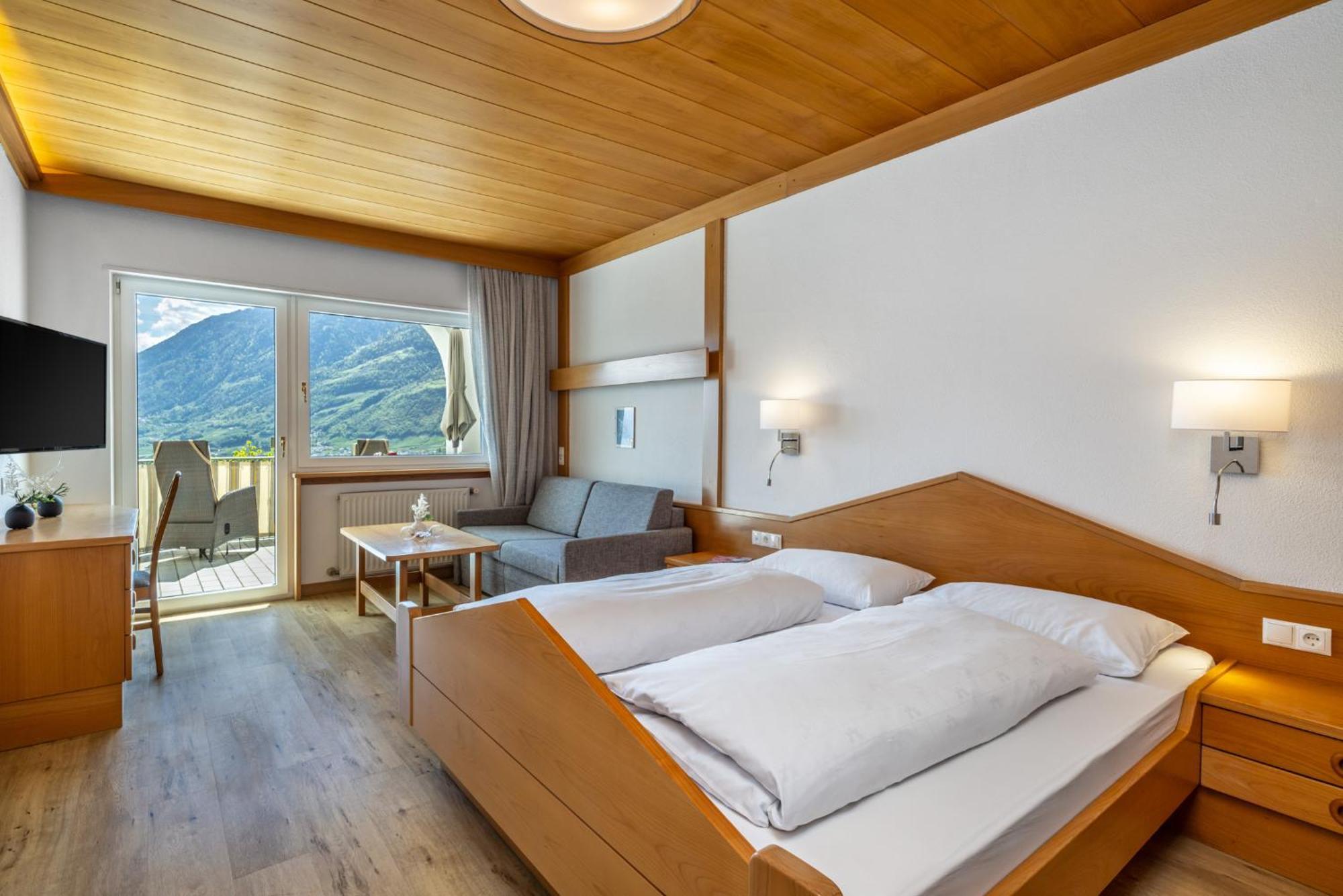 Panorama Hotel Dorf Tirol